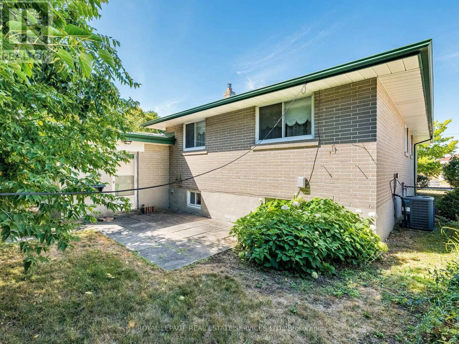 15 HUGHEY CRESCENT