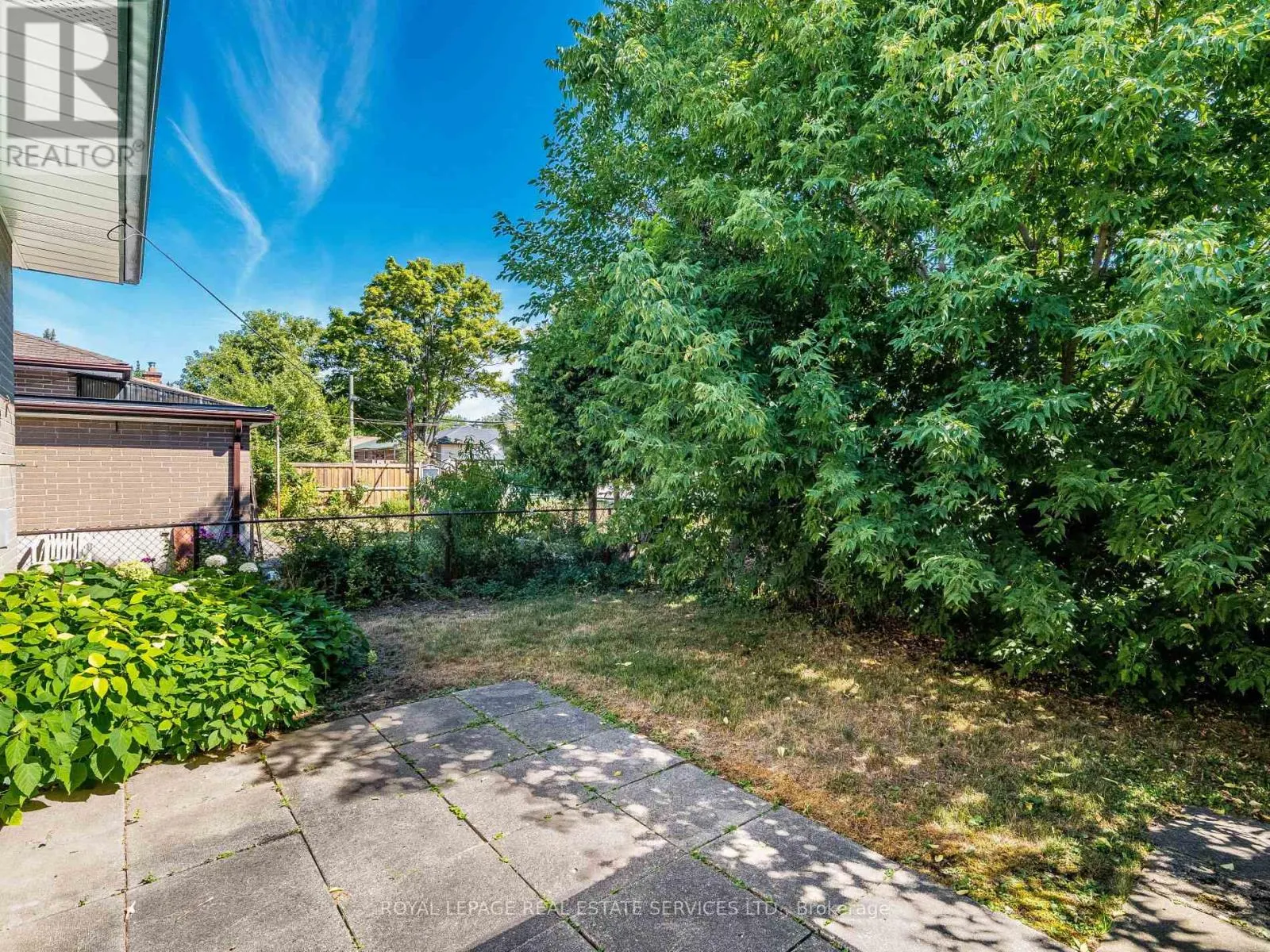 15 HUGHEY CRESCENT