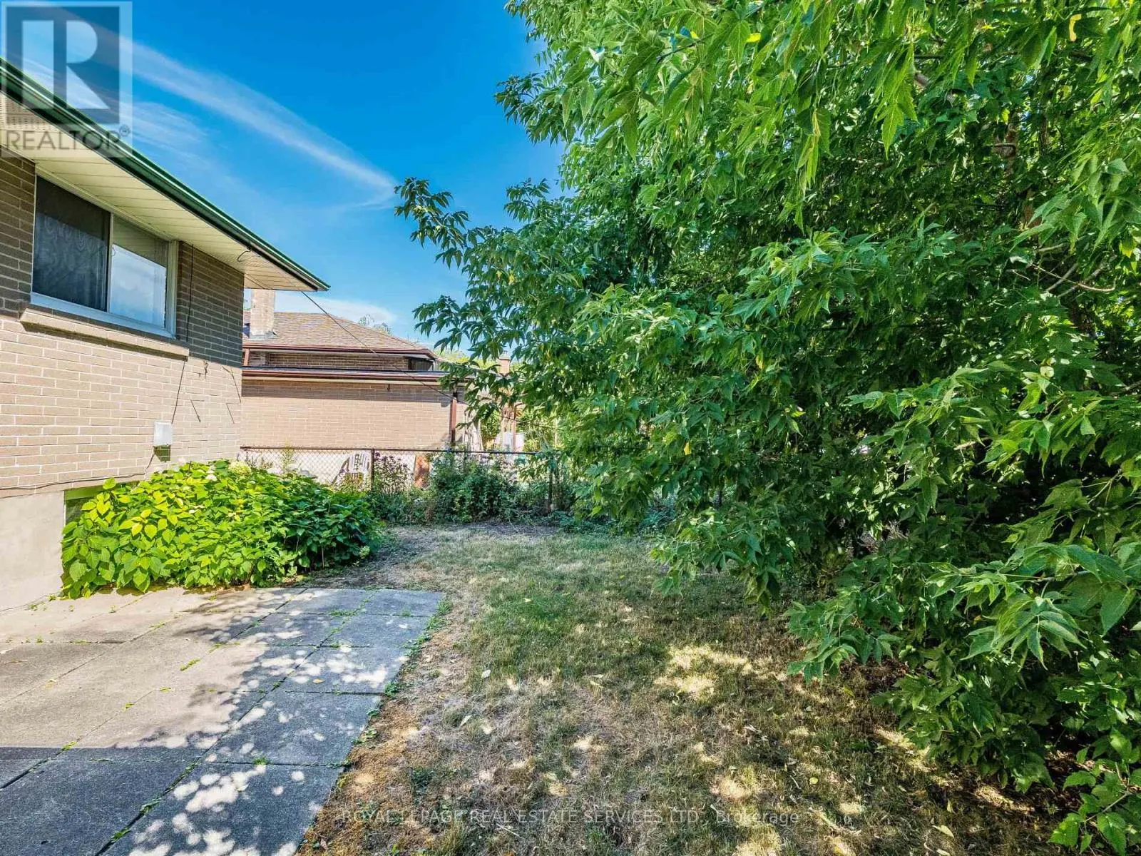 15 HUGHEY CRESCENT