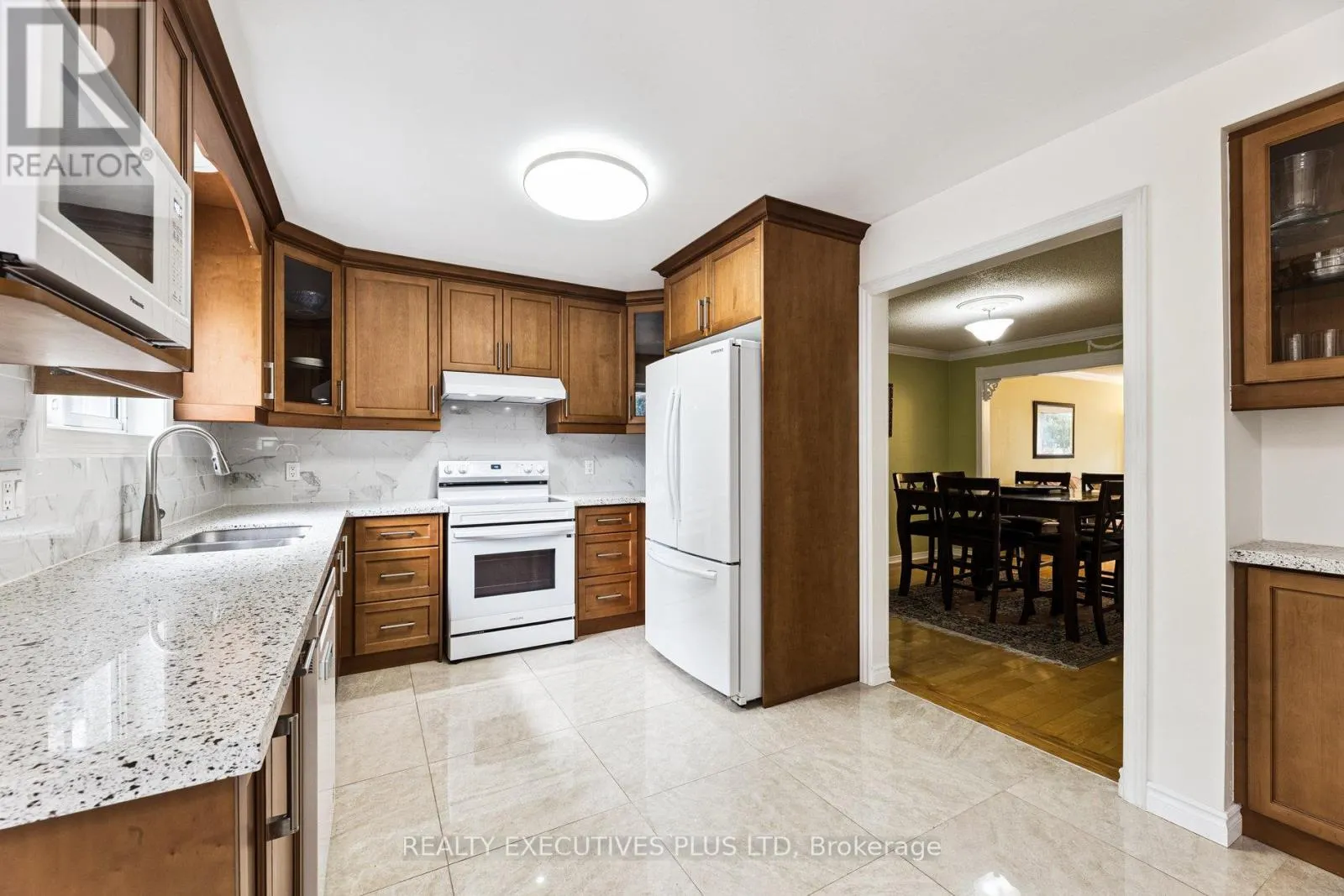 1822 FORESTVIEW DRIVE