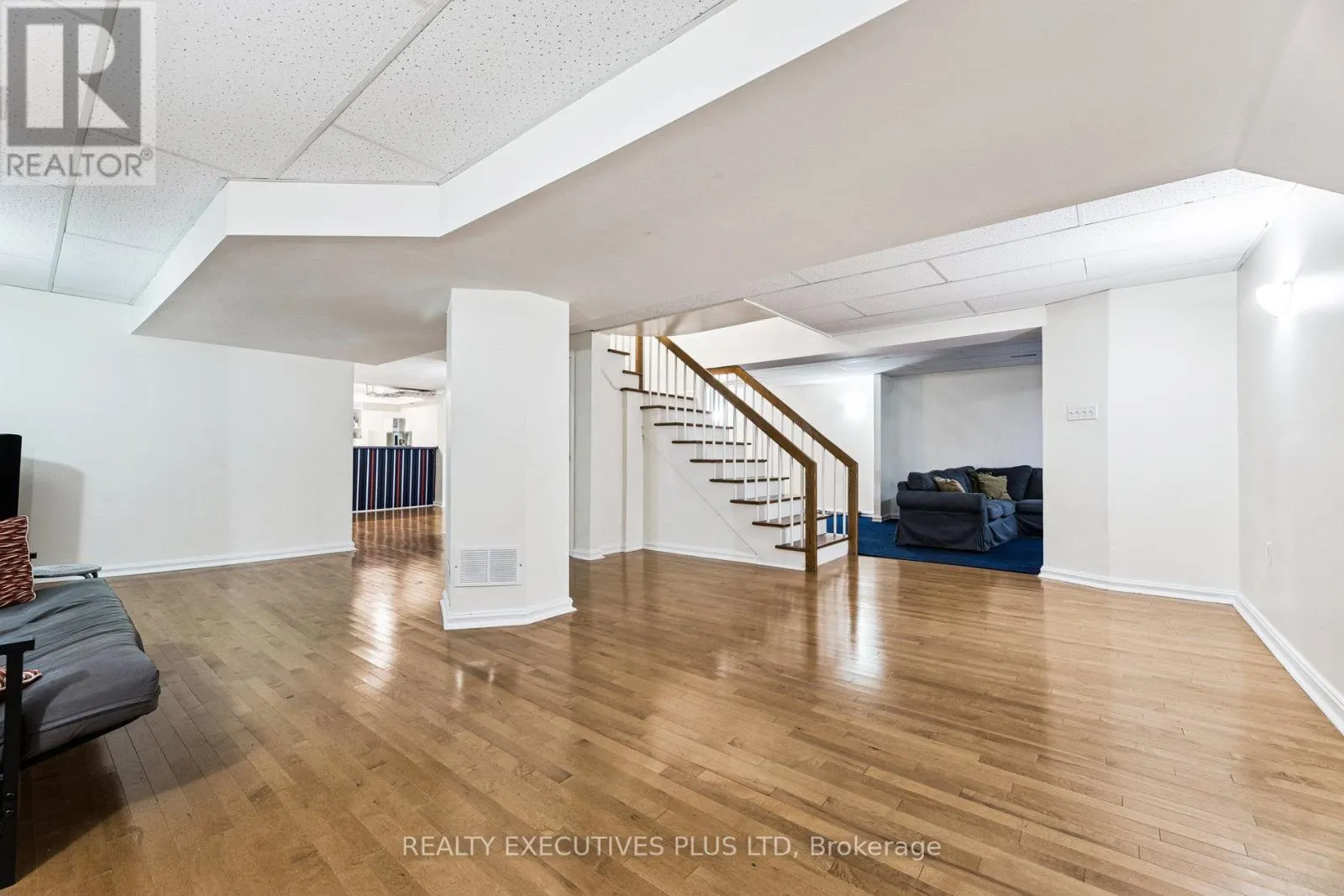 1822 FORESTVIEW DRIVE