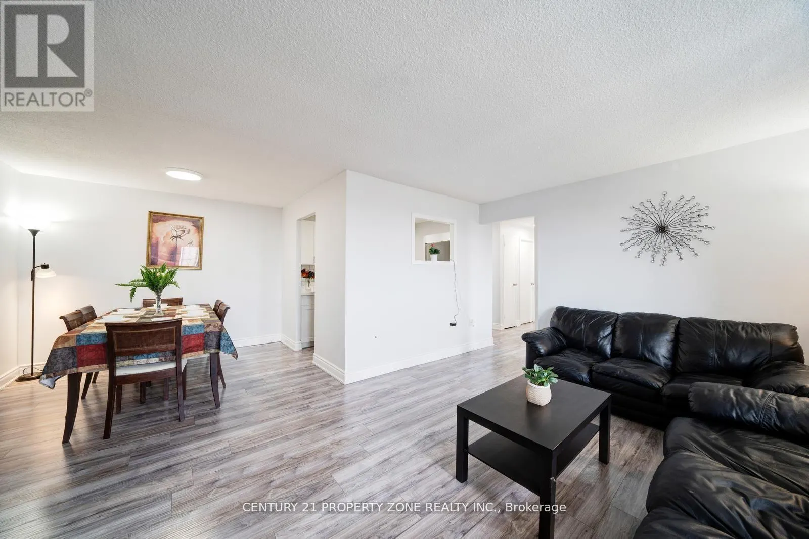 411 - 936 GLEN STREET
