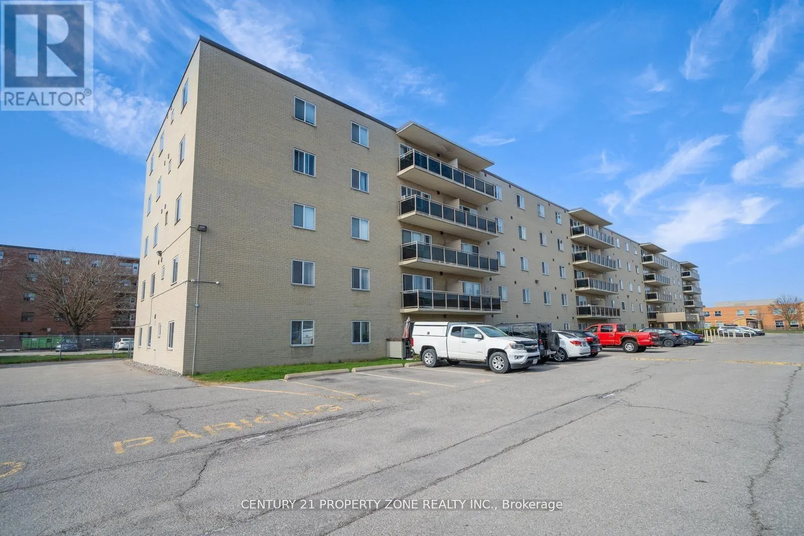 411 - 936 GLEN STREET
