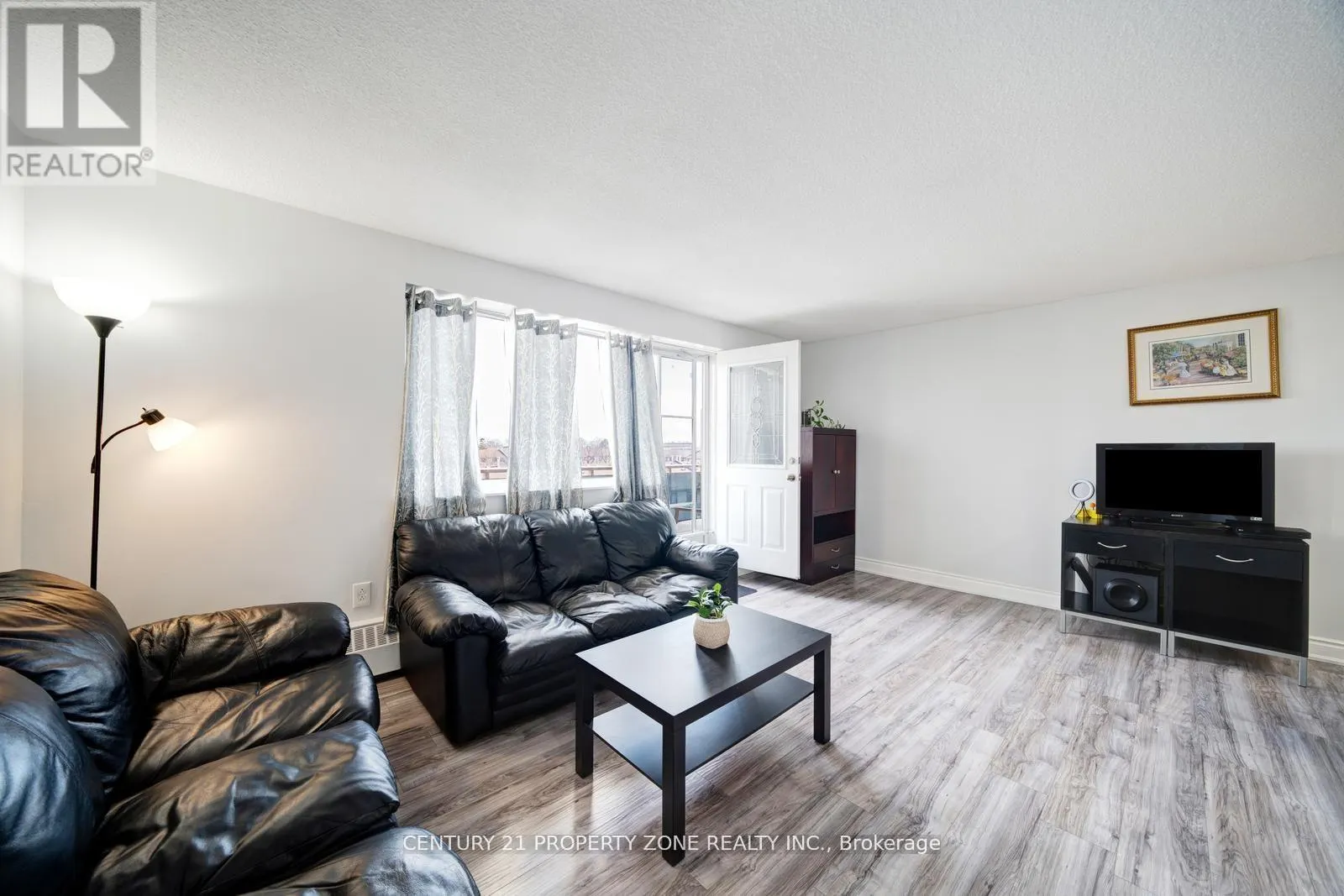 411 - 936 GLEN STREET