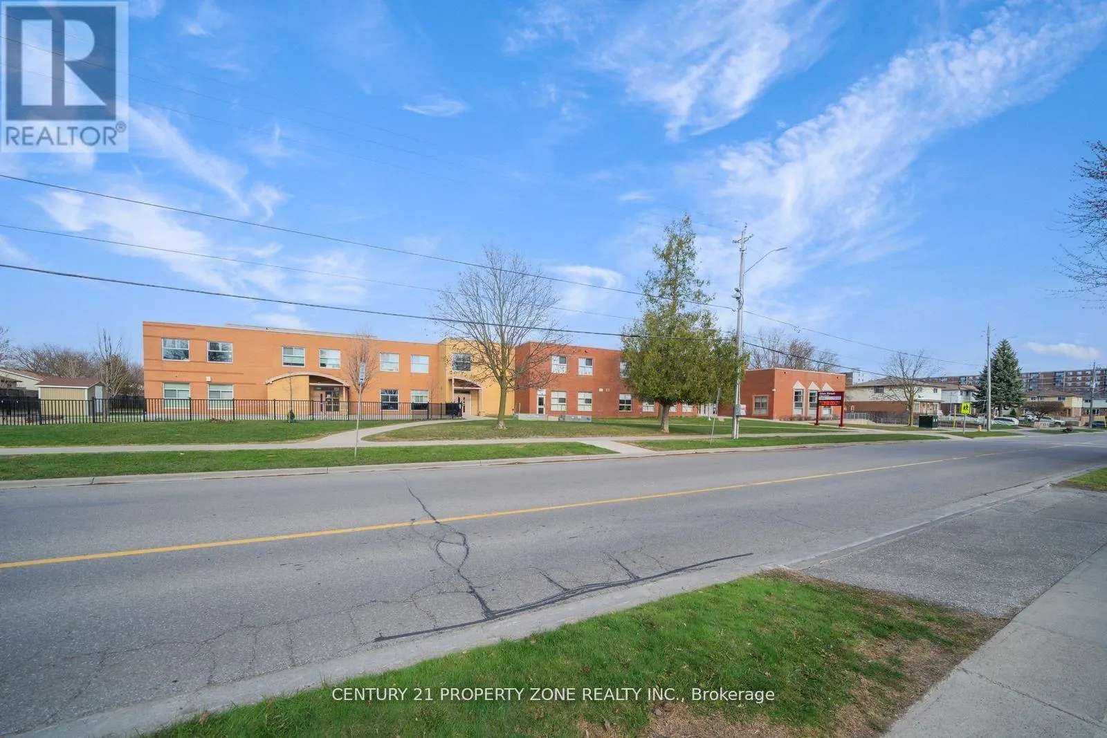 411 - 936 GLEN STREET