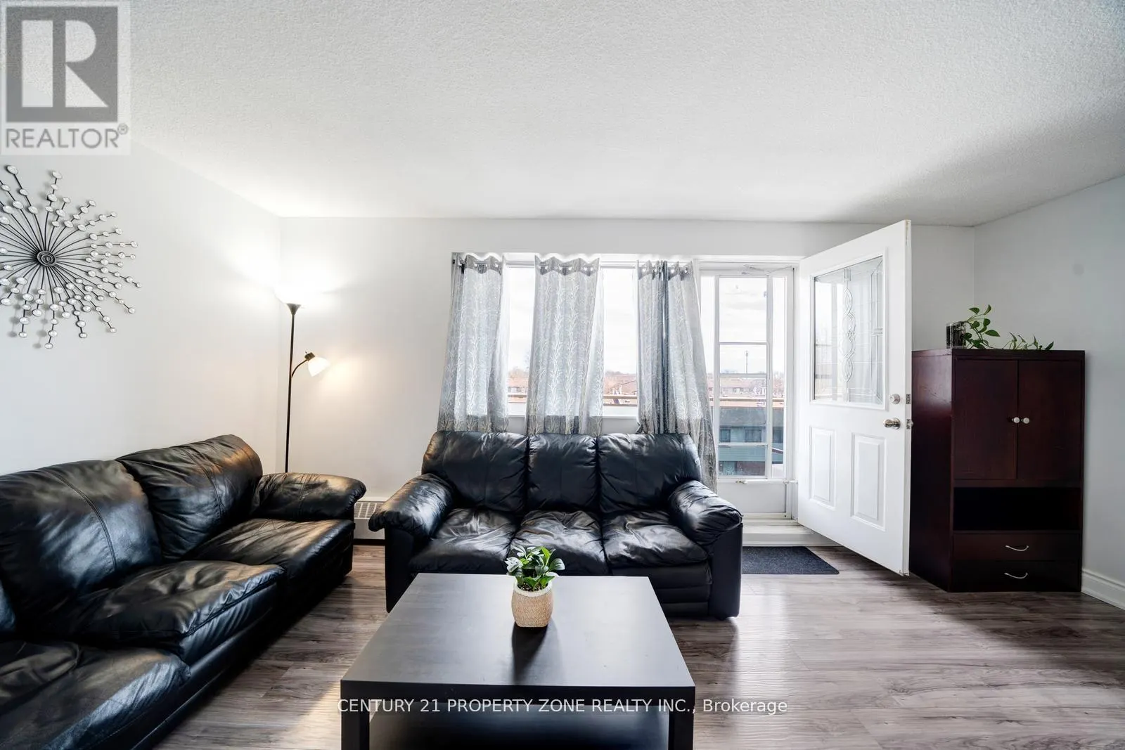 411 - 936 GLEN STREET