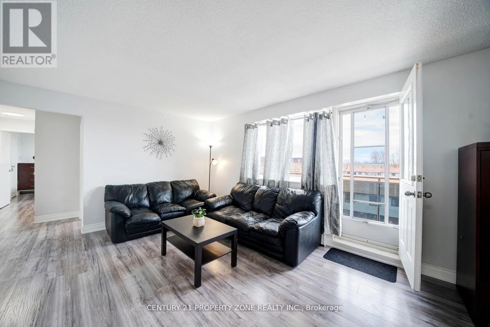 411 - 936 GLEN STREET