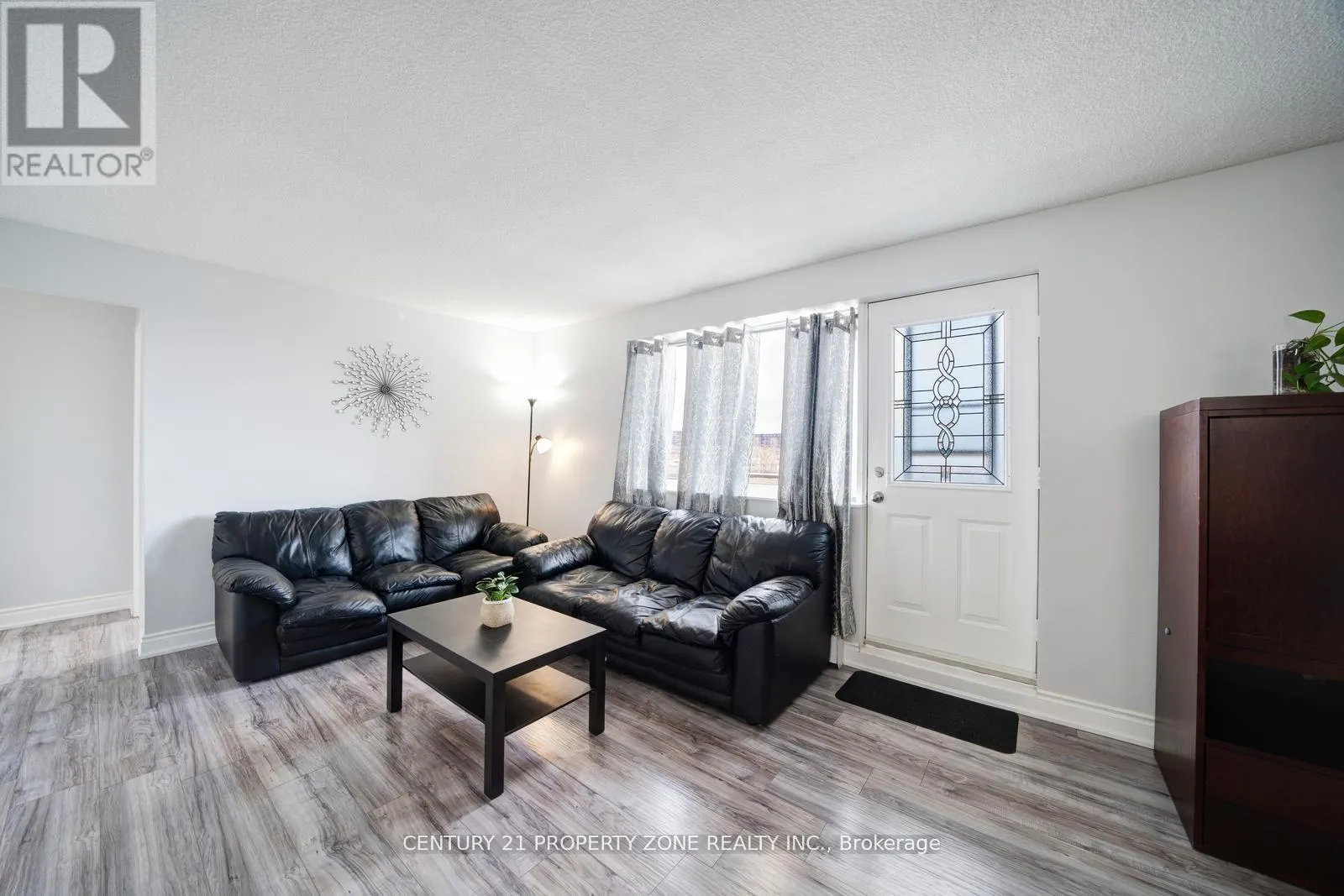 411 - 936 GLEN STREET