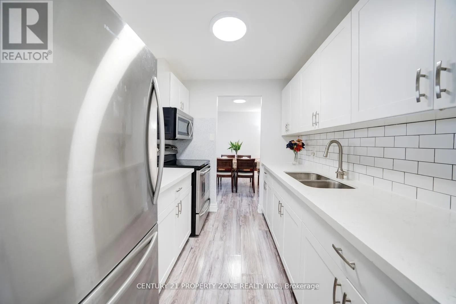 411 - 936 GLEN STREET