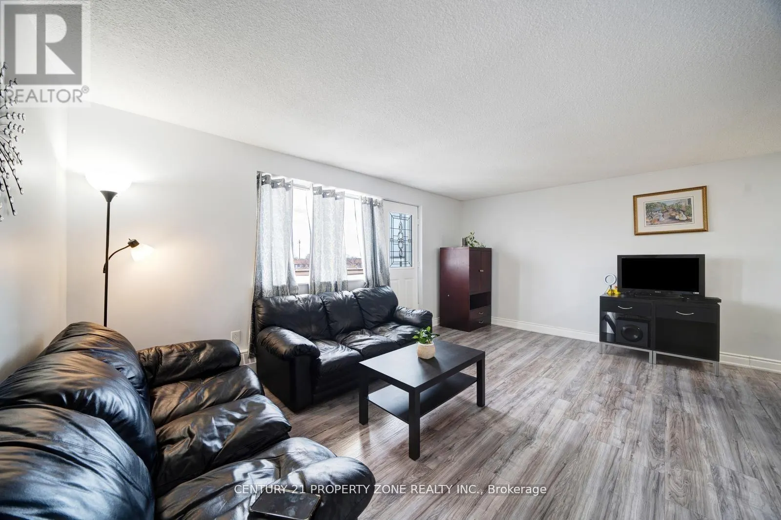 411 - 936 GLEN STREET