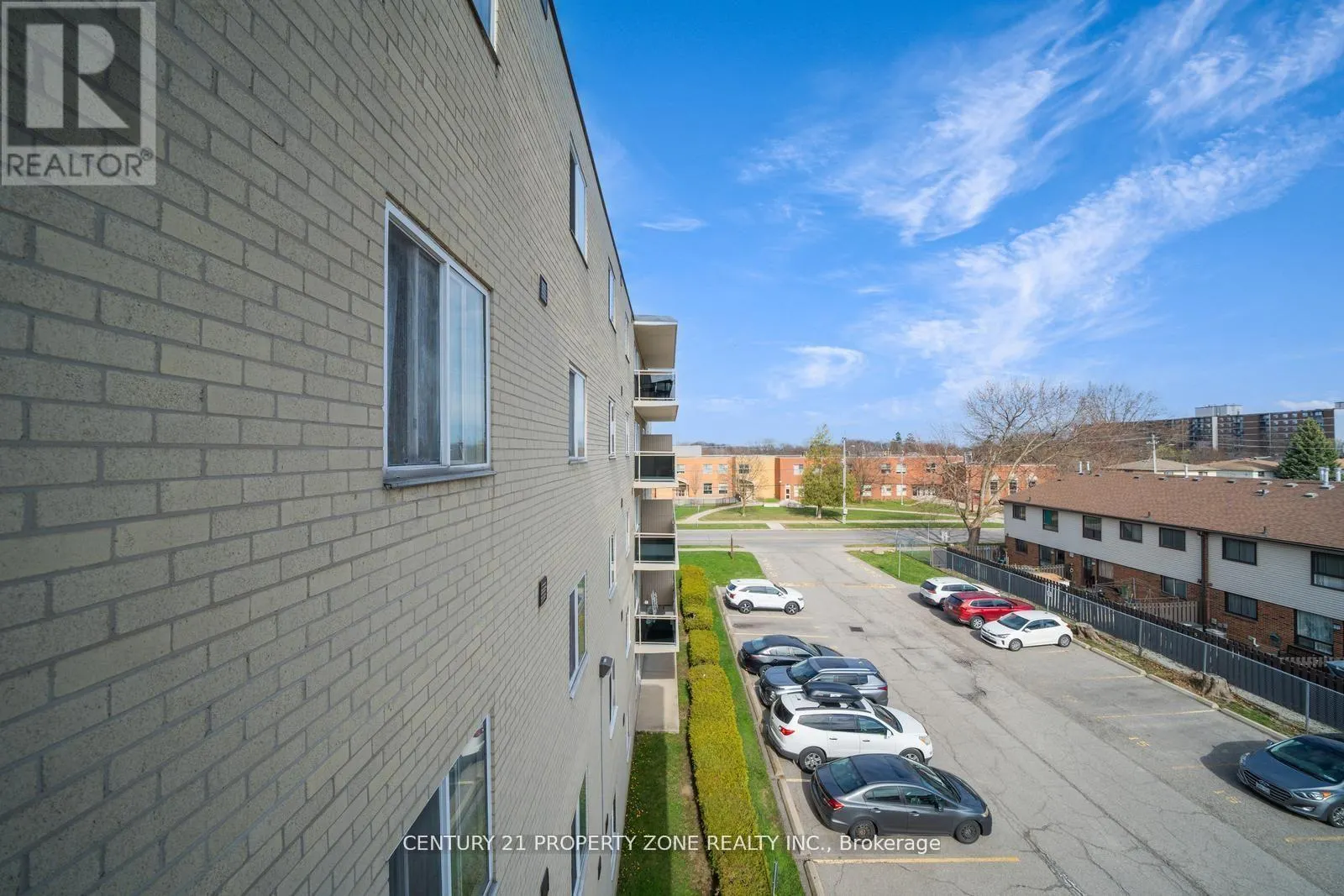 411 - 936 GLEN STREET