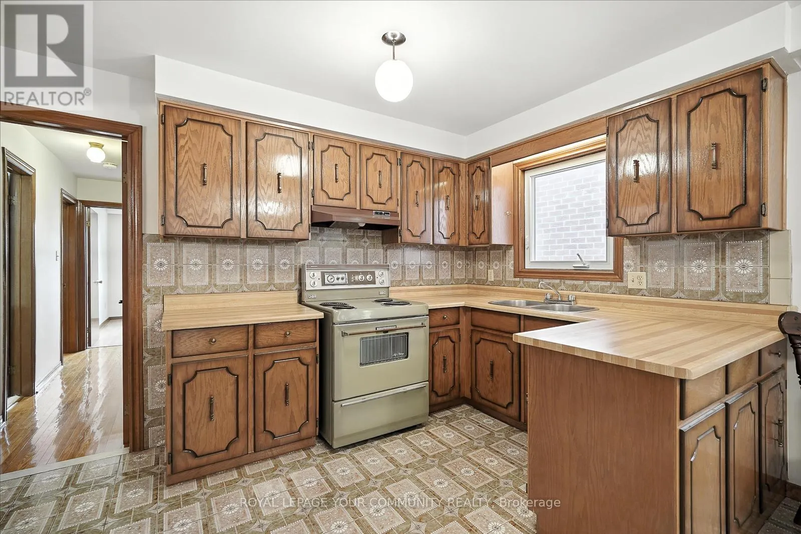 72 FRED BLAND CRESCENT
