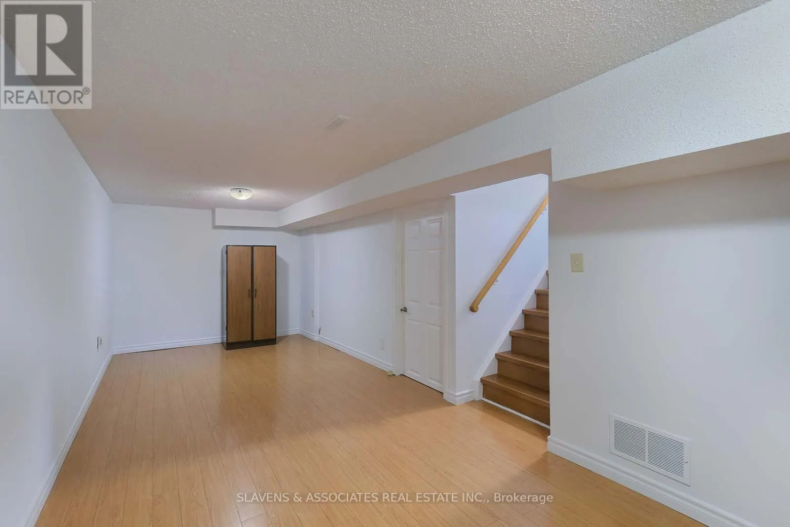 66 INNISCROSS CRESCENT