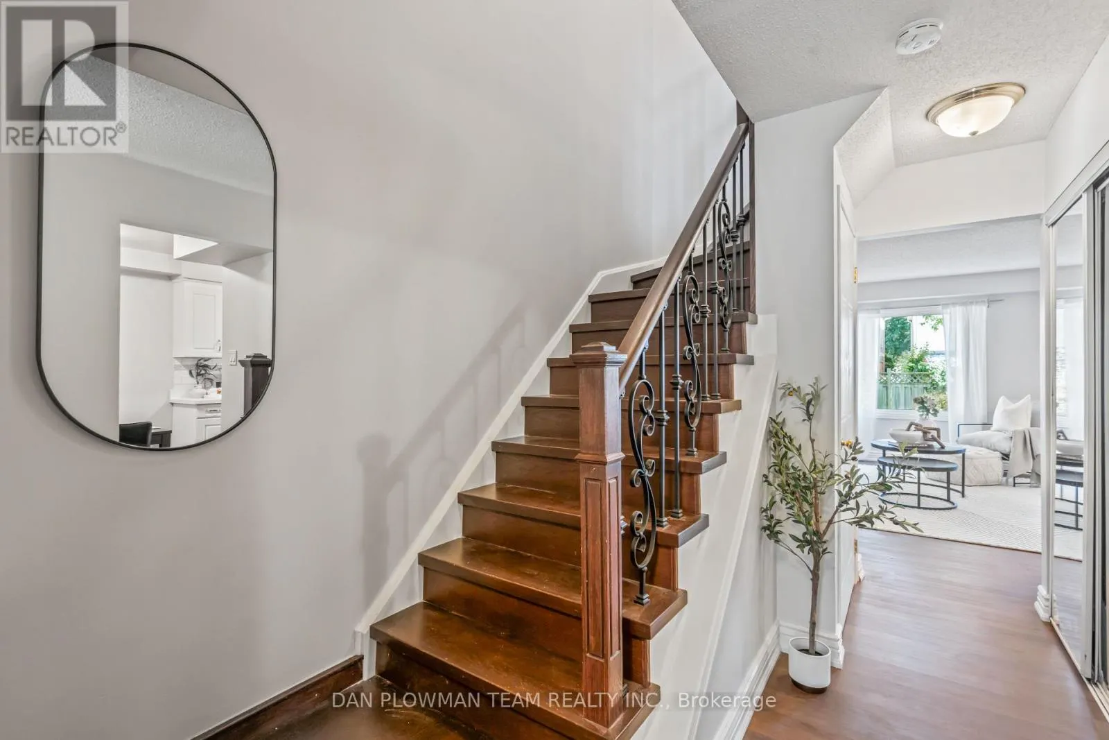 9 SCHILLING COURT