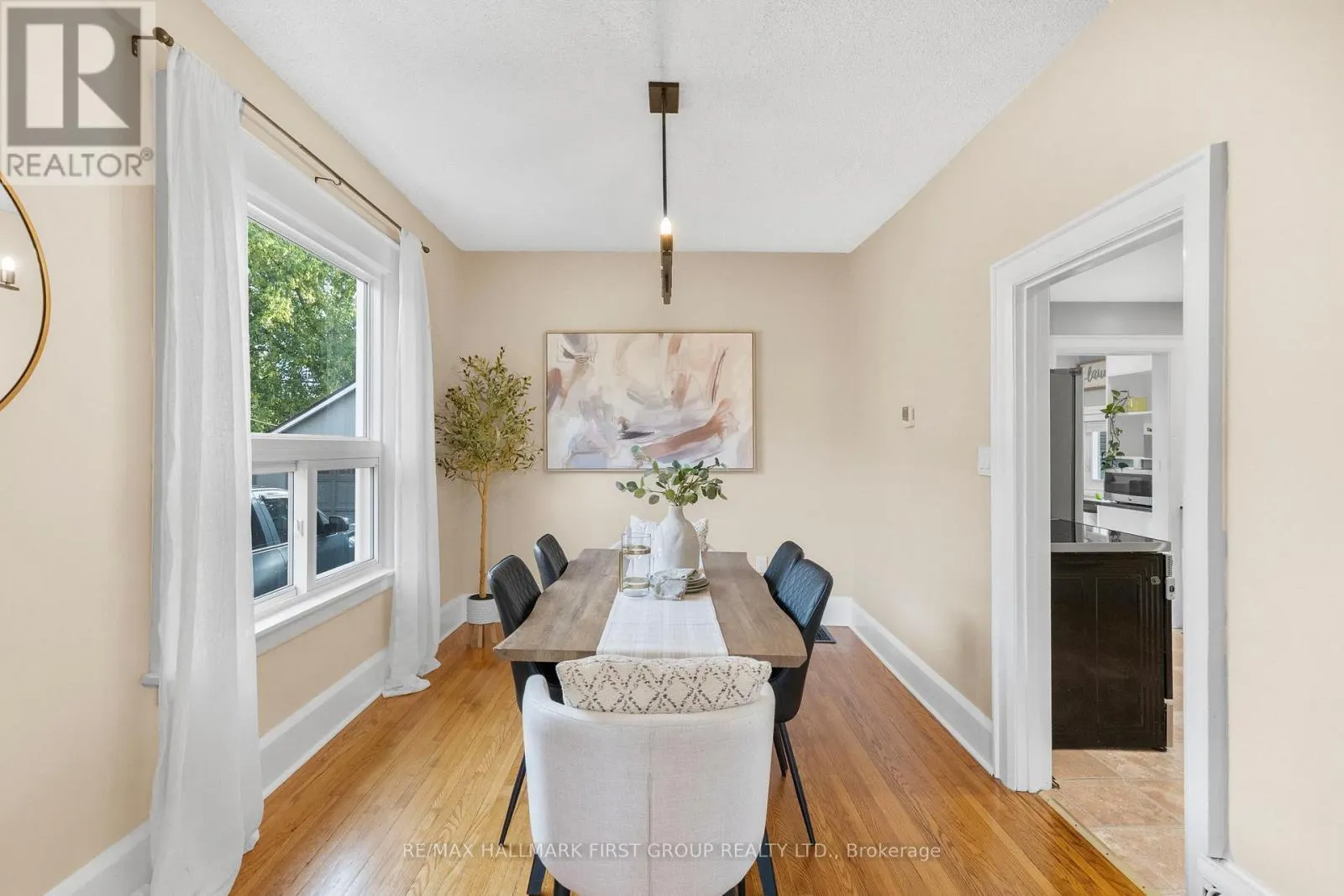 104 GLADSTONE AVENUE