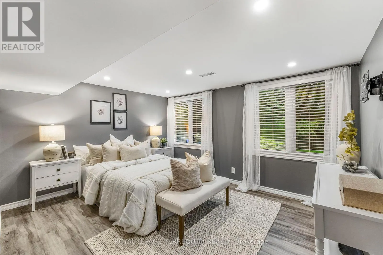 55 SPLENDOR DRIVE