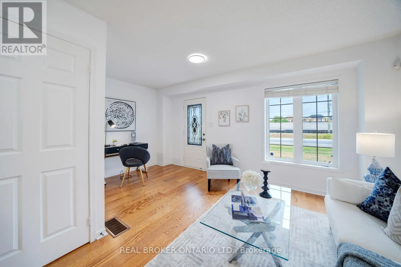 505 ROSSLAND ROAD E