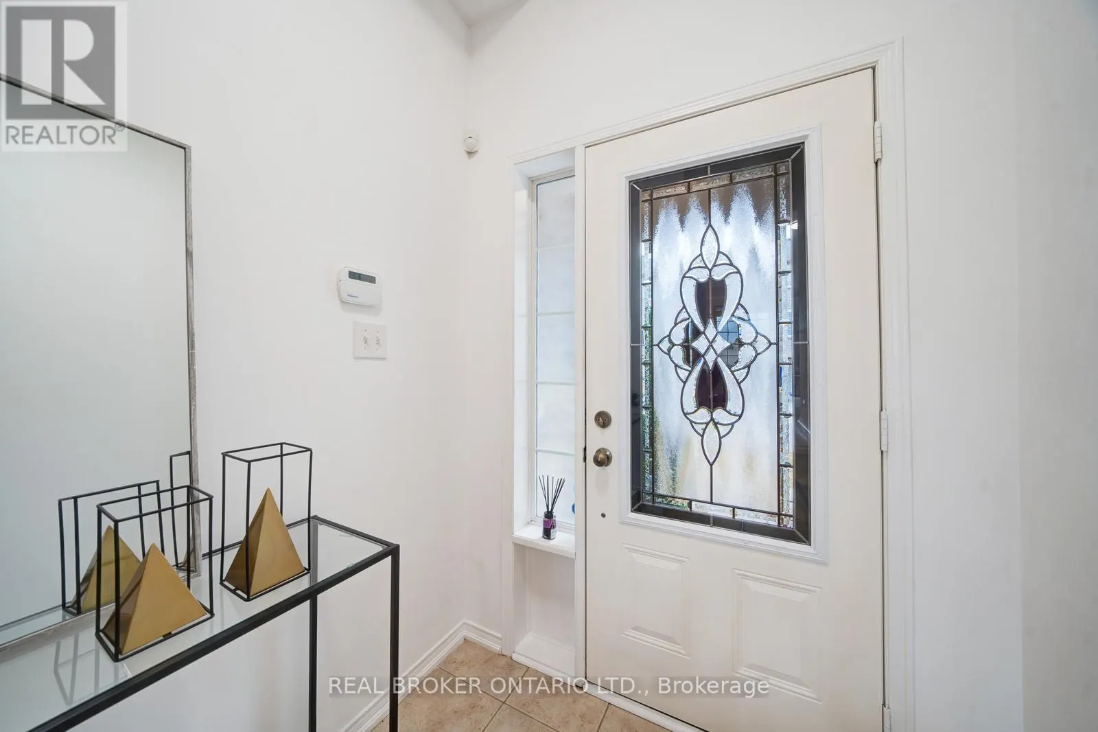 505 ROSSLAND ROAD E