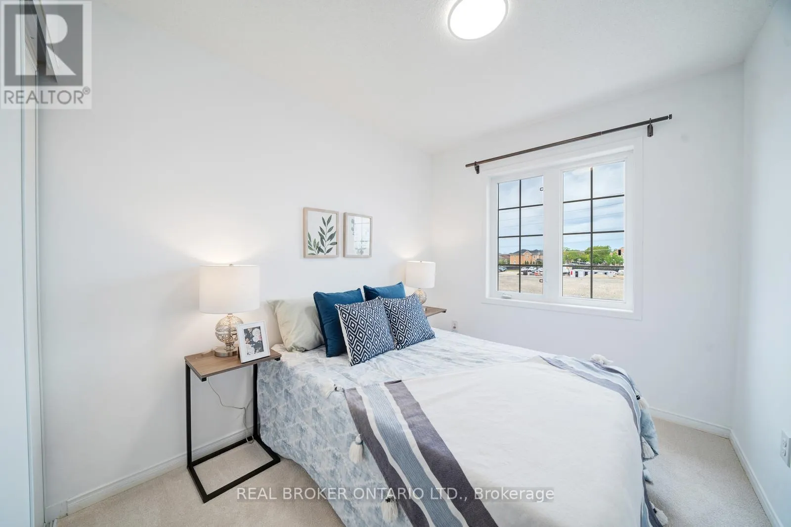 505 ROSSLAND ROAD E