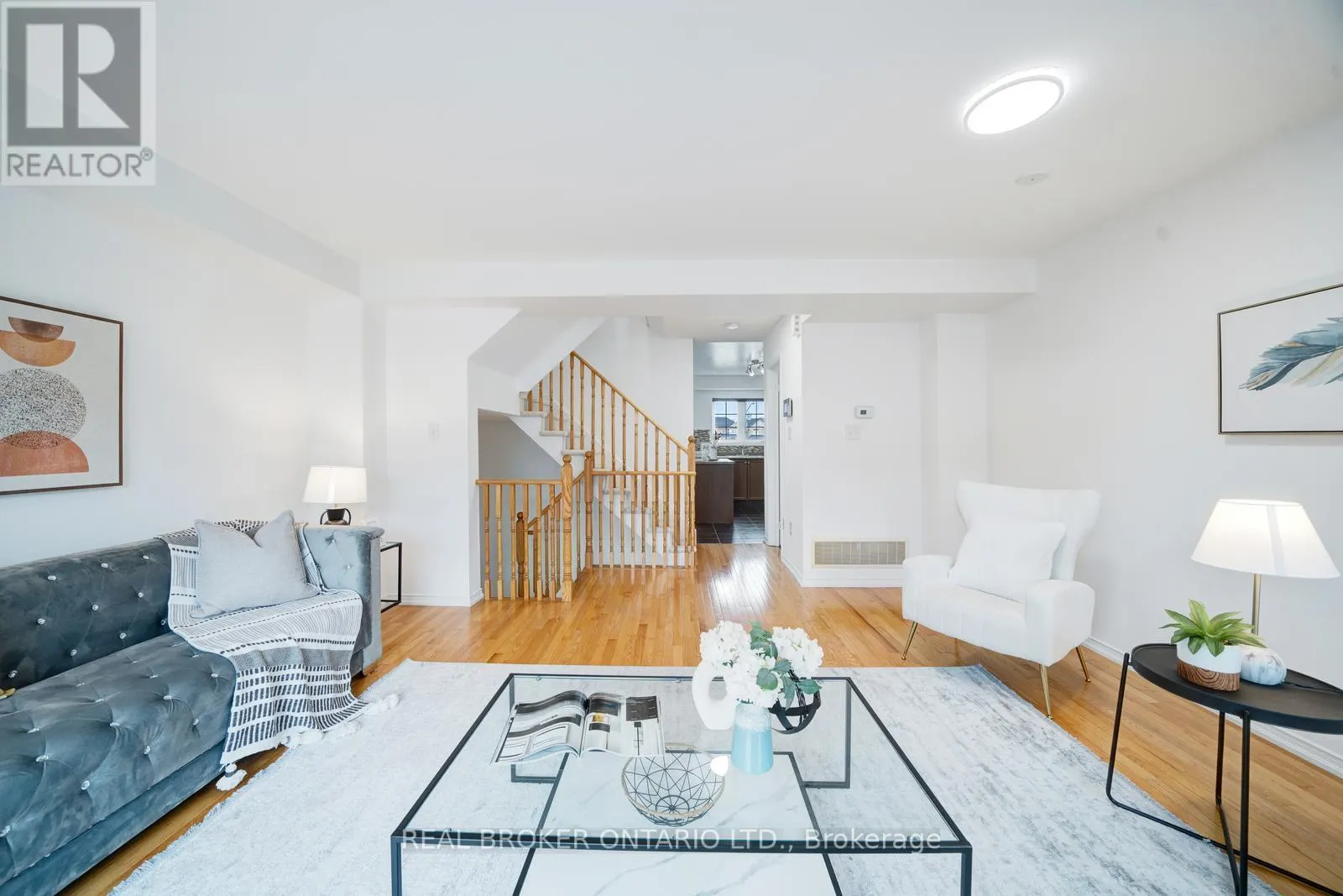 505 ROSSLAND ROAD E