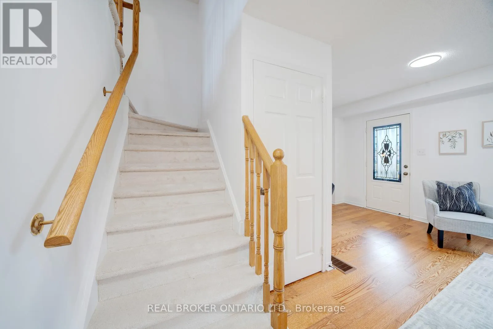 505 ROSSLAND ROAD E
