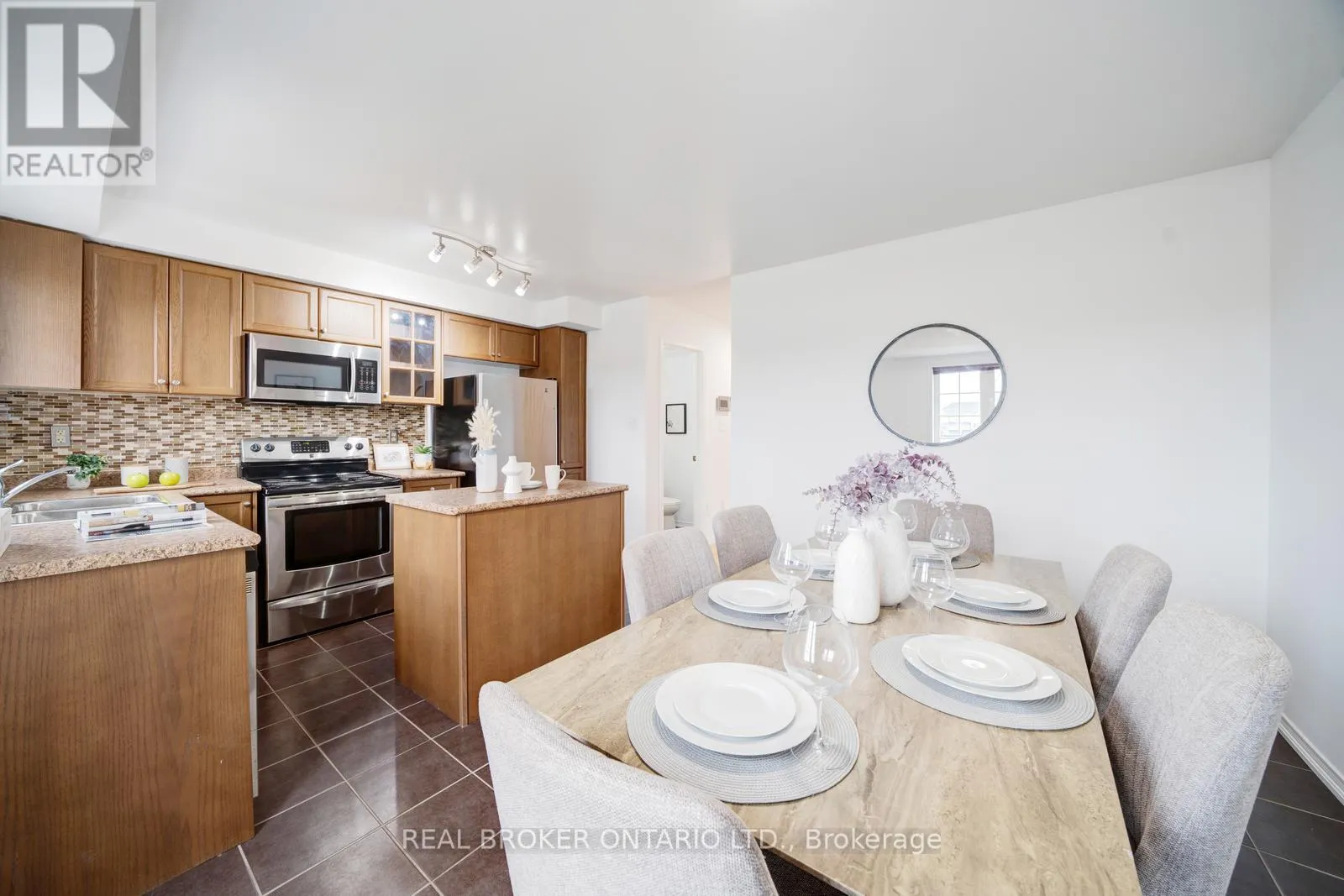 505 ROSSLAND ROAD E