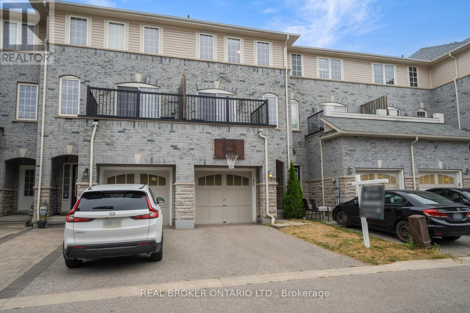 505 ROSSLAND ROAD E