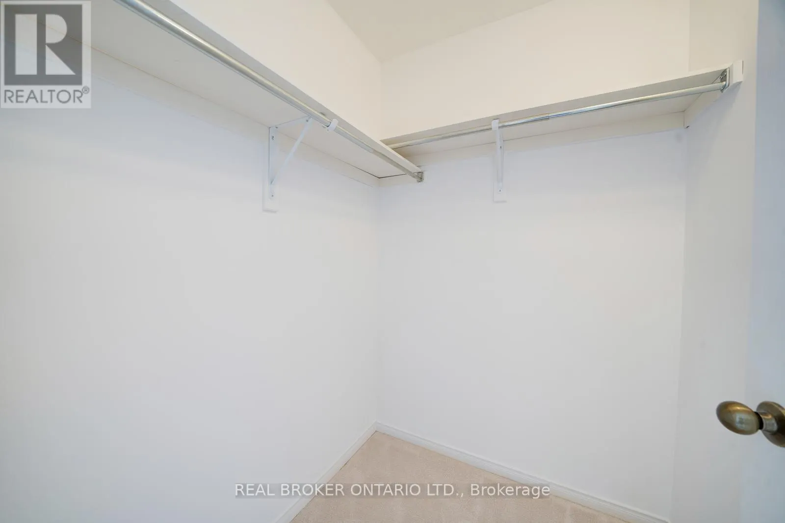 505 ROSSLAND ROAD E