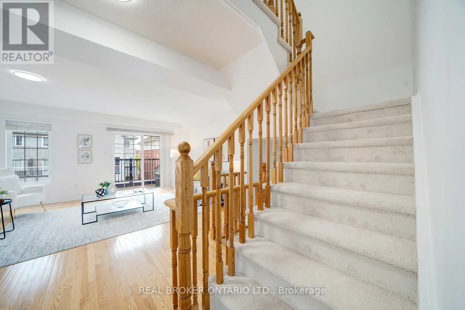 505 ROSSLAND ROAD E