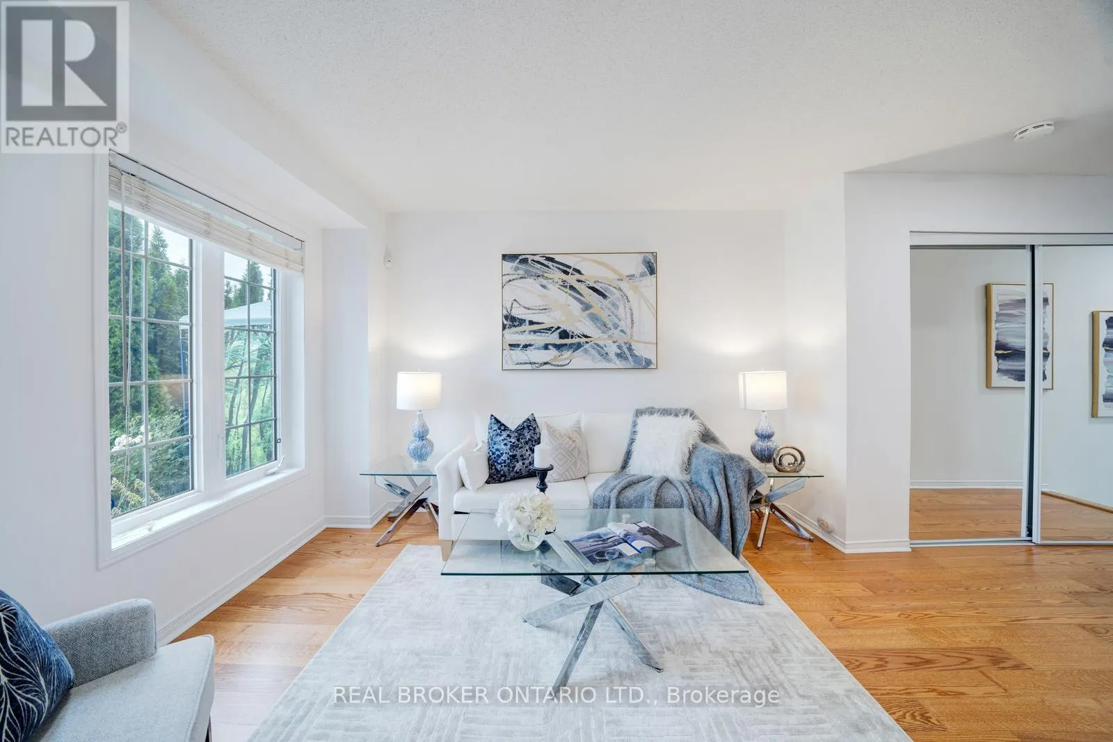 505 ROSSLAND ROAD E