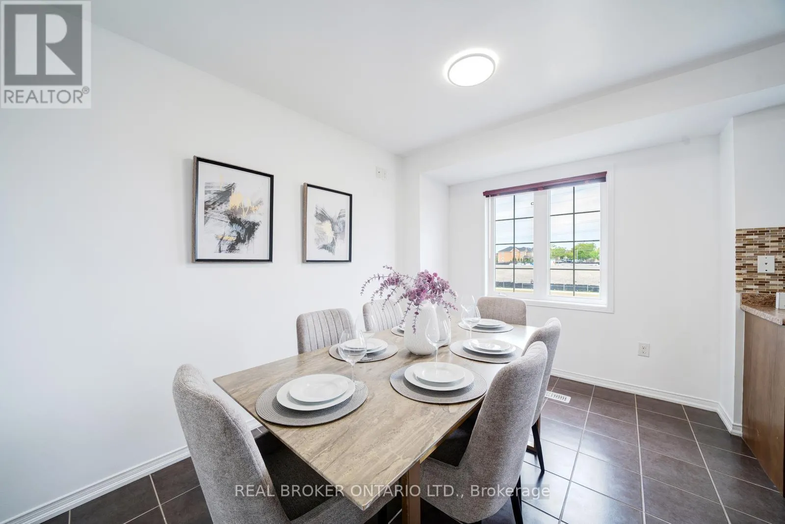 505 ROSSLAND ROAD E