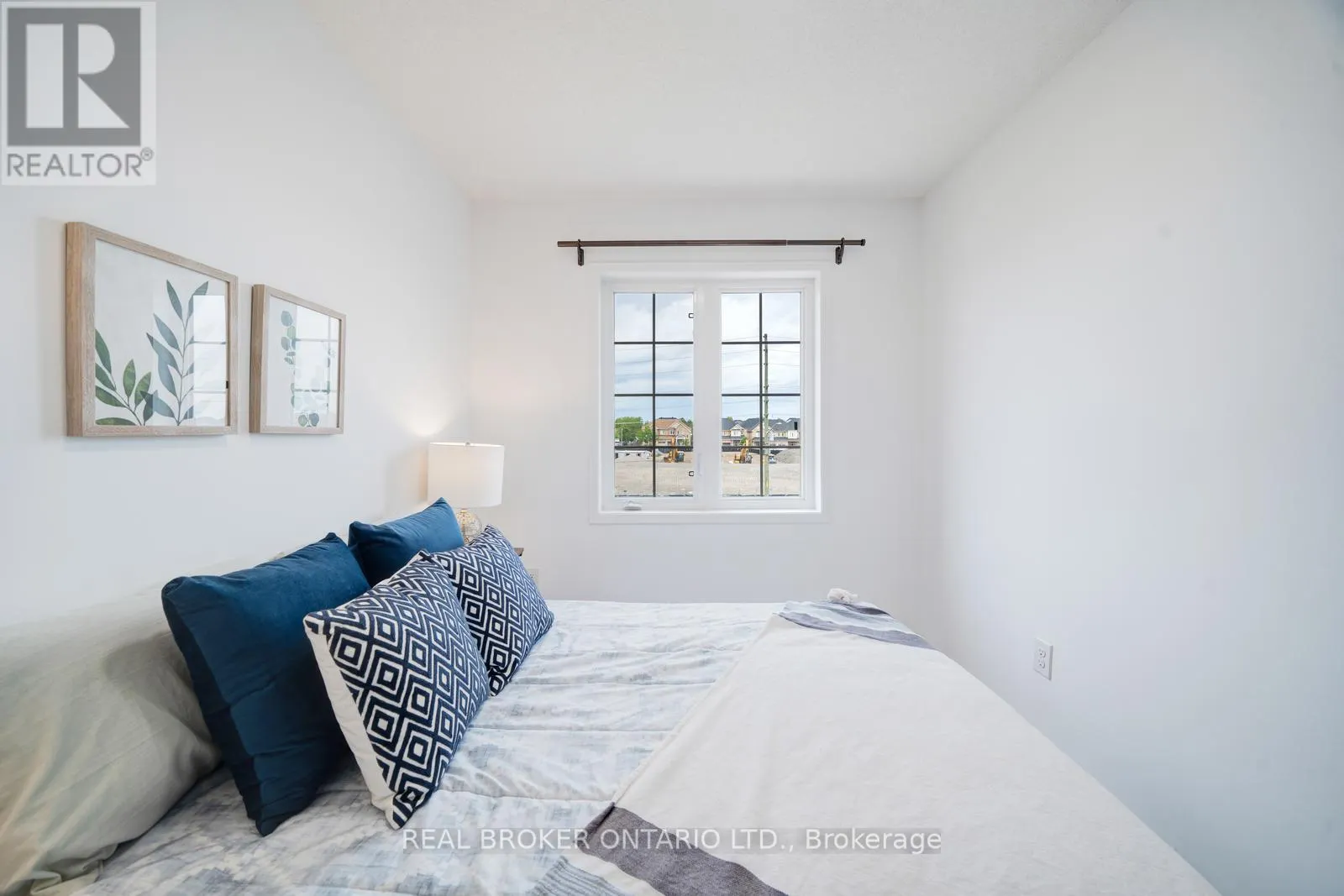 505 ROSSLAND ROAD E