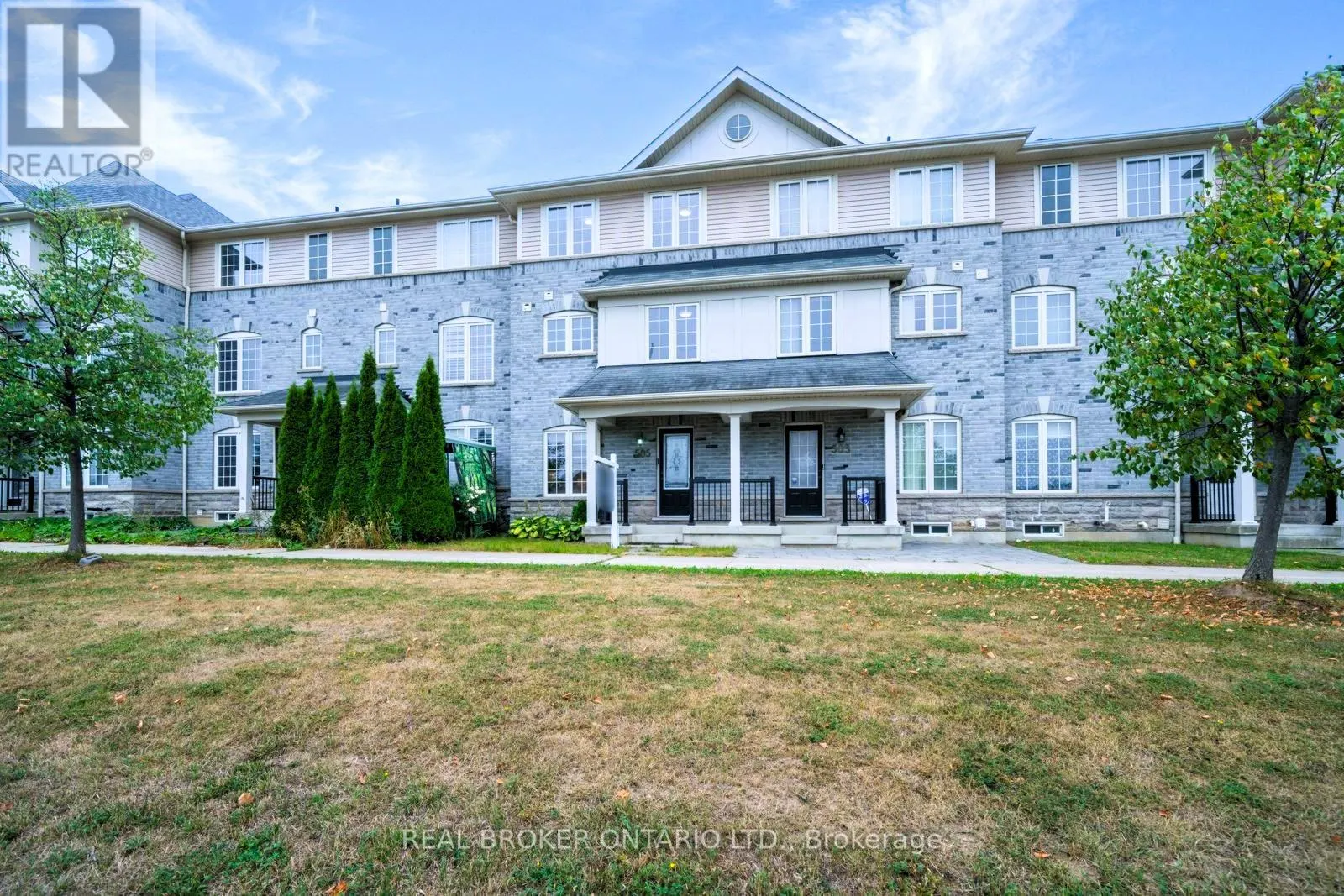 505 ROSSLAND ROAD E