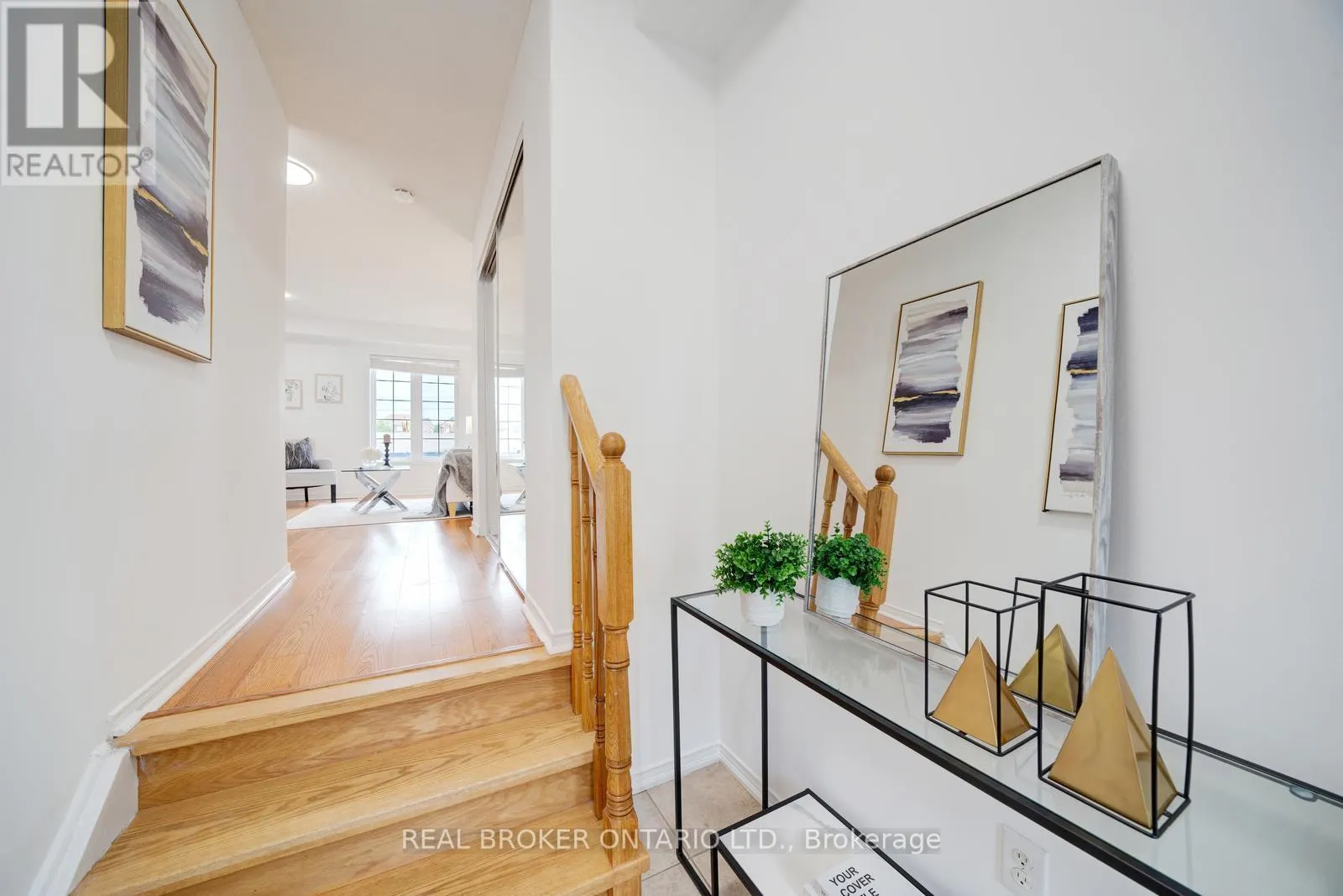 505 ROSSLAND ROAD E