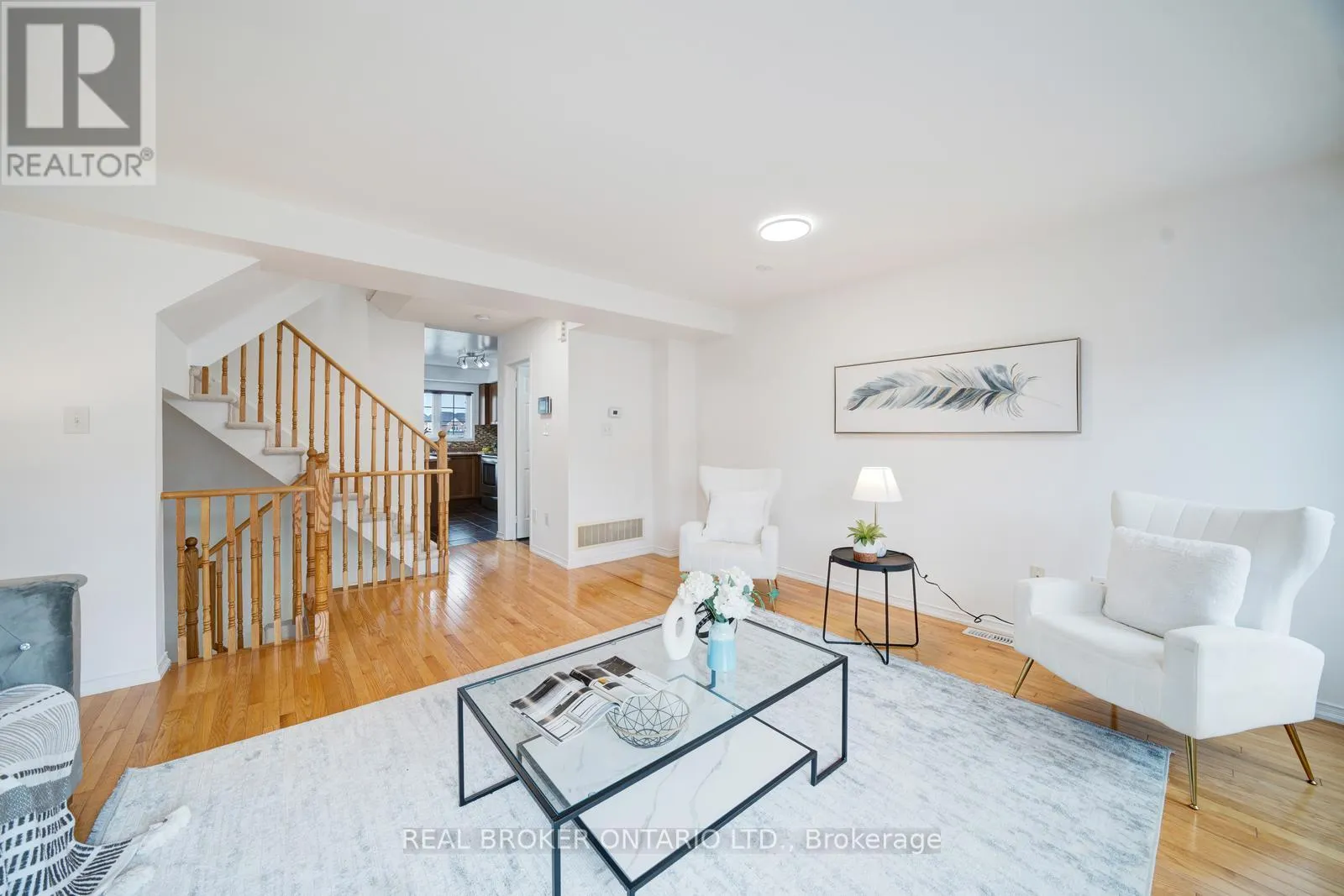 505 ROSSLAND ROAD E