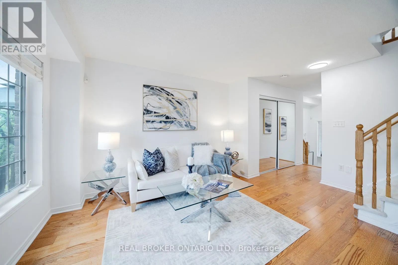 505 ROSSLAND ROAD E