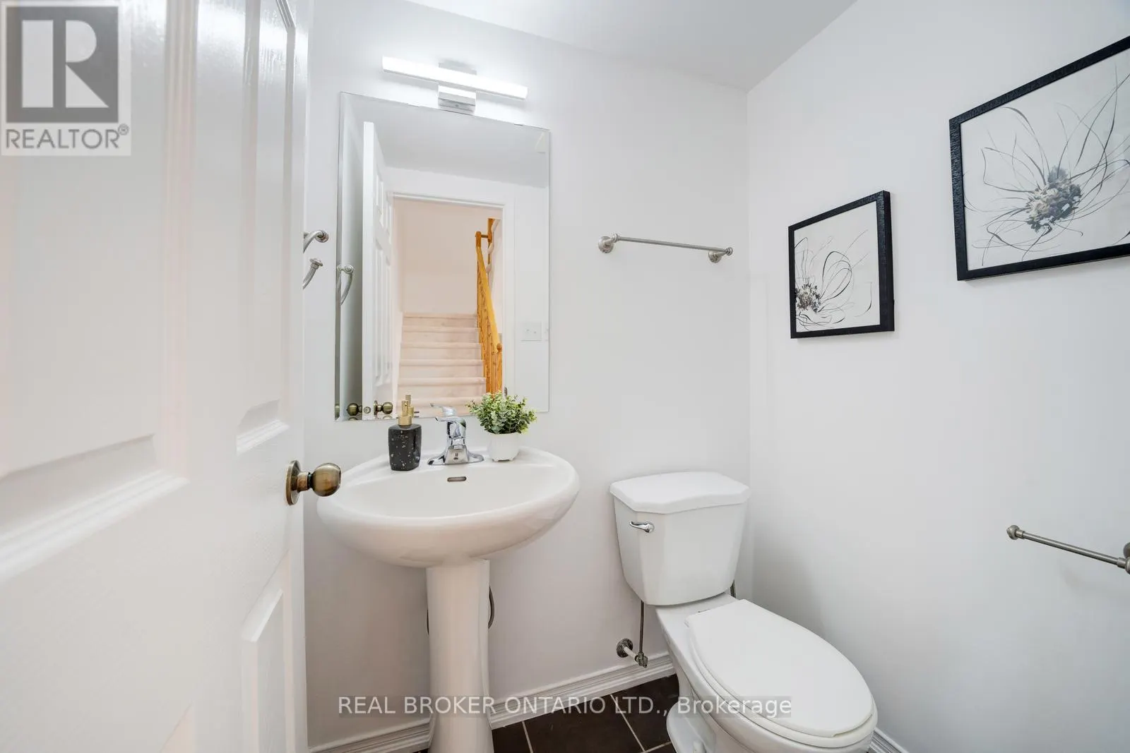 505 ROSSLAND ROAD E