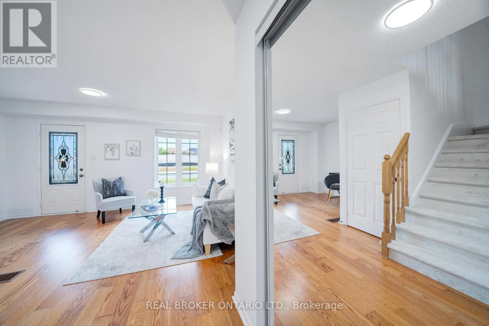 505 ROSSLAND ROAD E
