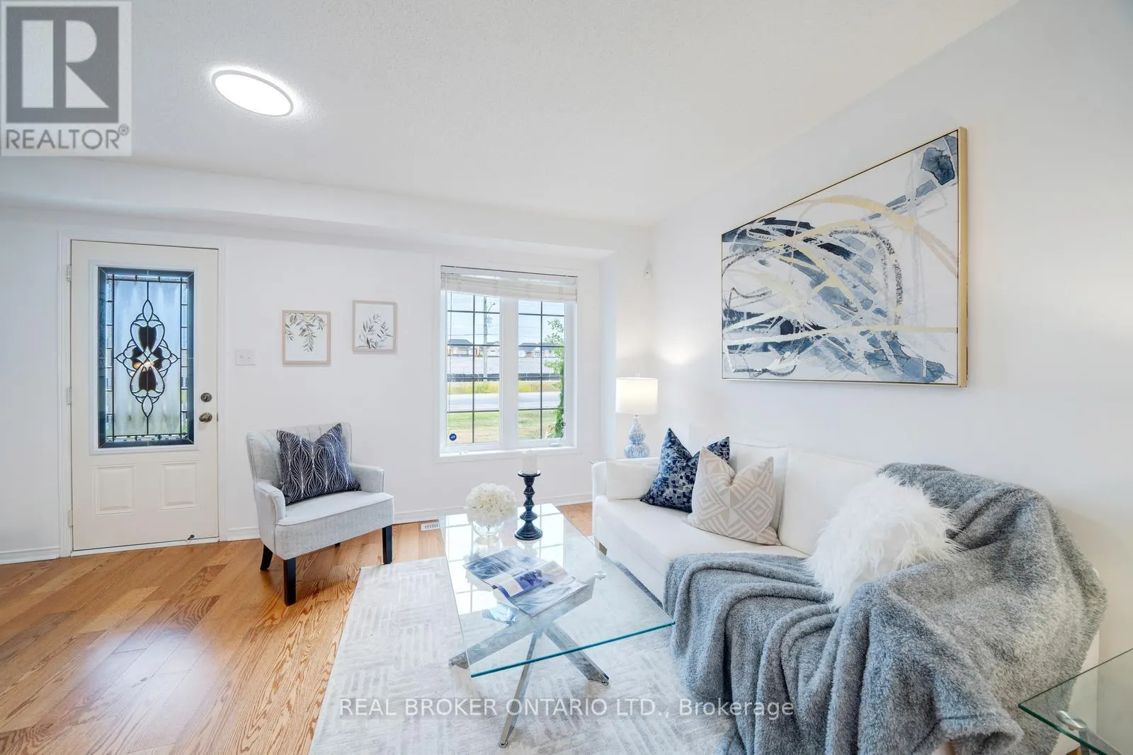 505 ROSSLAND ROAD E