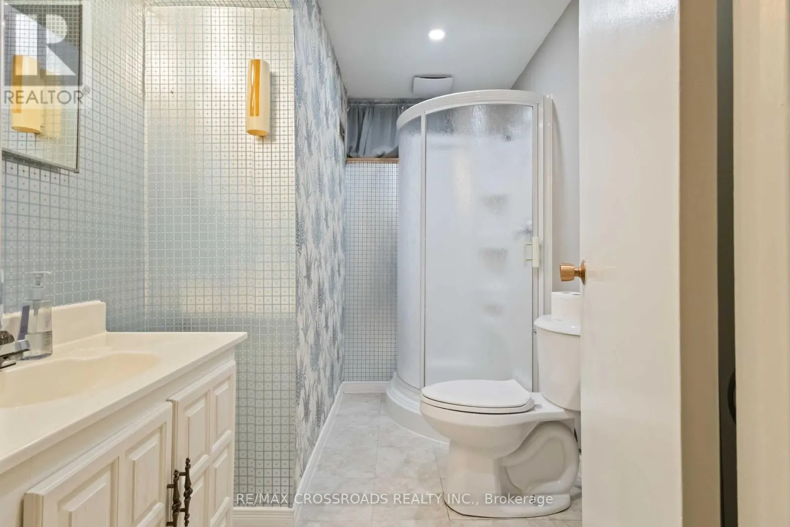 3 BOWATER DRIVE