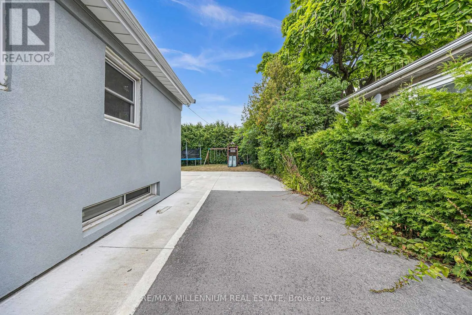 962 MIDLAND AVENUE