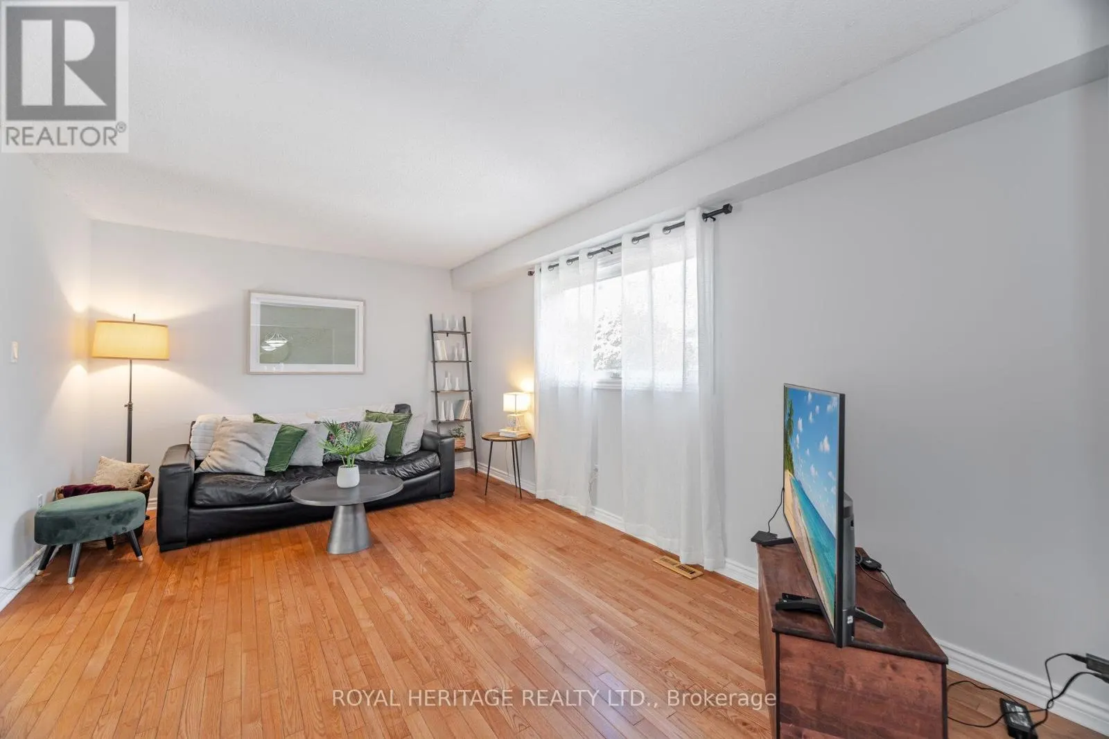6 FIELD CRESCENT