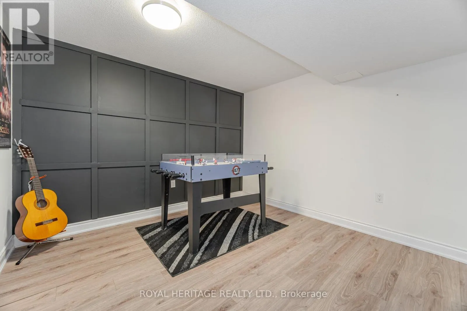 6 FIELD CRESCENT