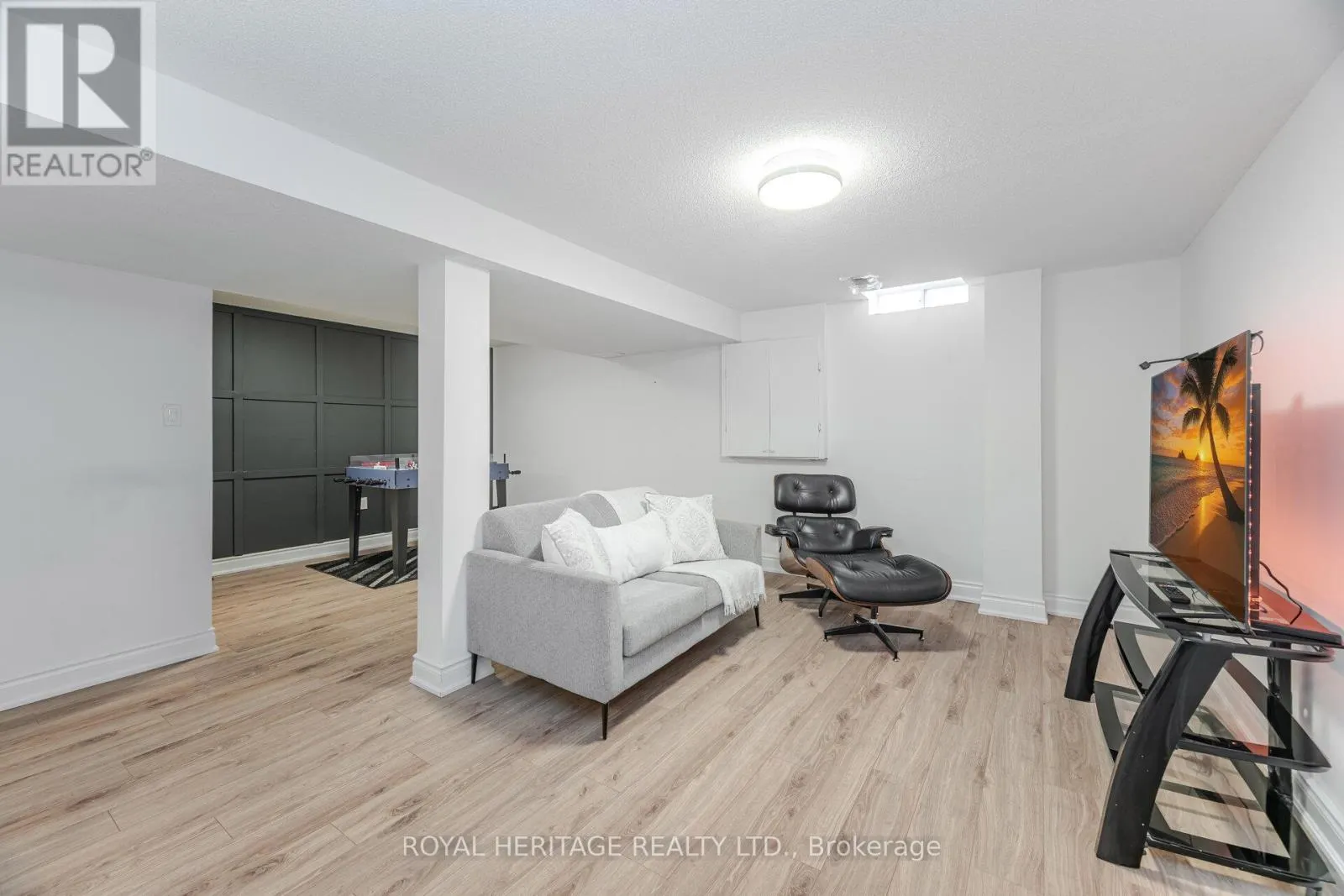 6 FIELD CRESCENT