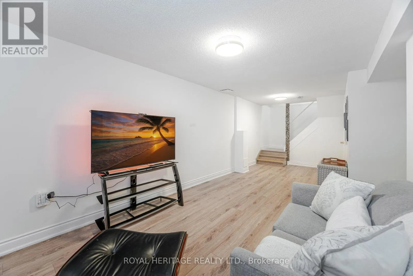 6 FIELD CRESCENT