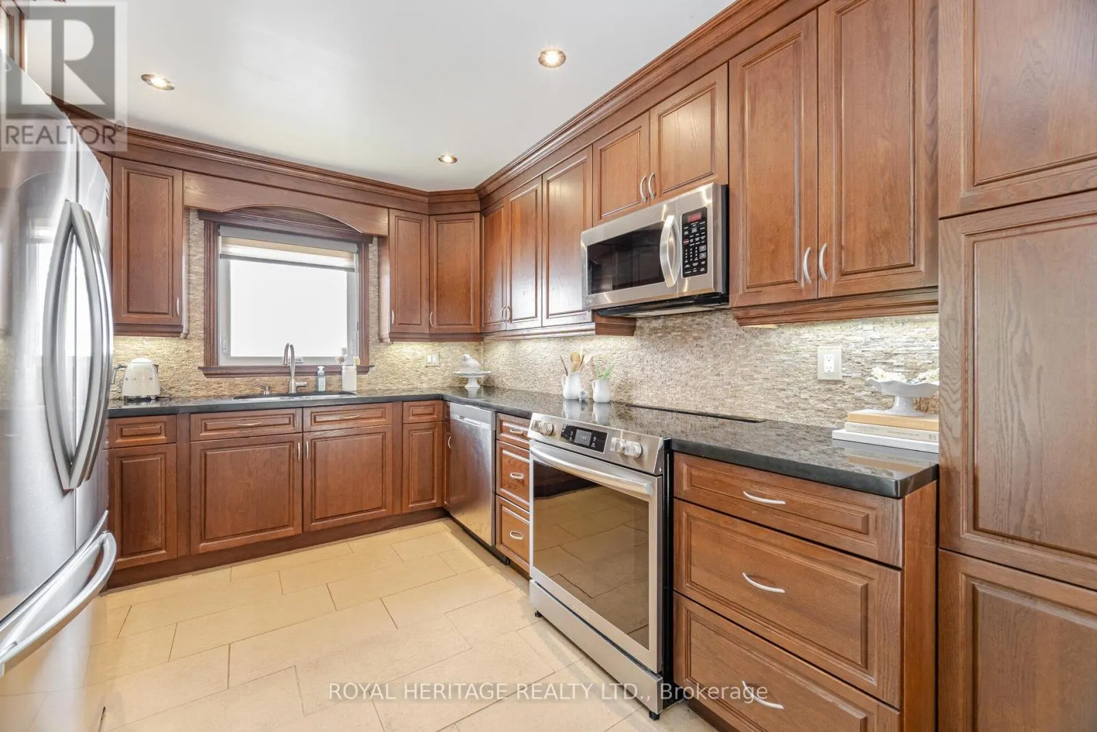 6 FIELD CRESCENT
