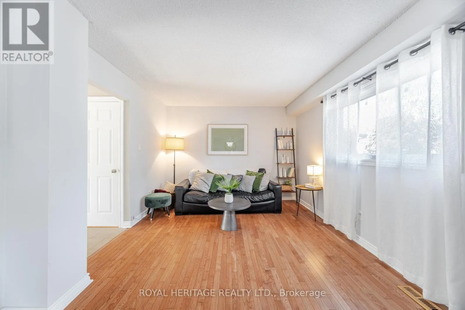 6 FIELD CRESCENT