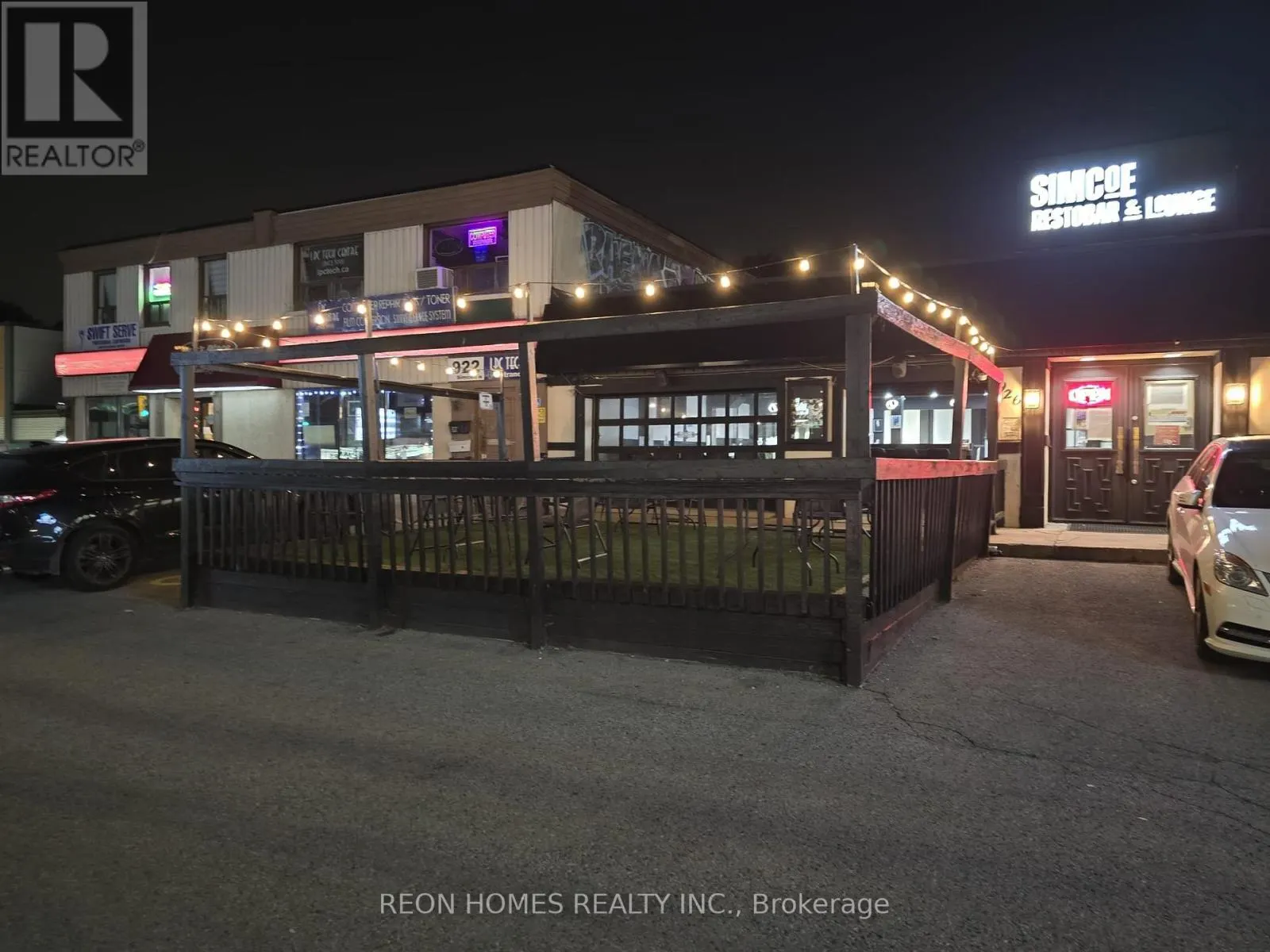 926 SIMCOE STREET N