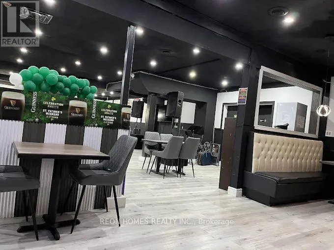 926 SIMCOE STREET N