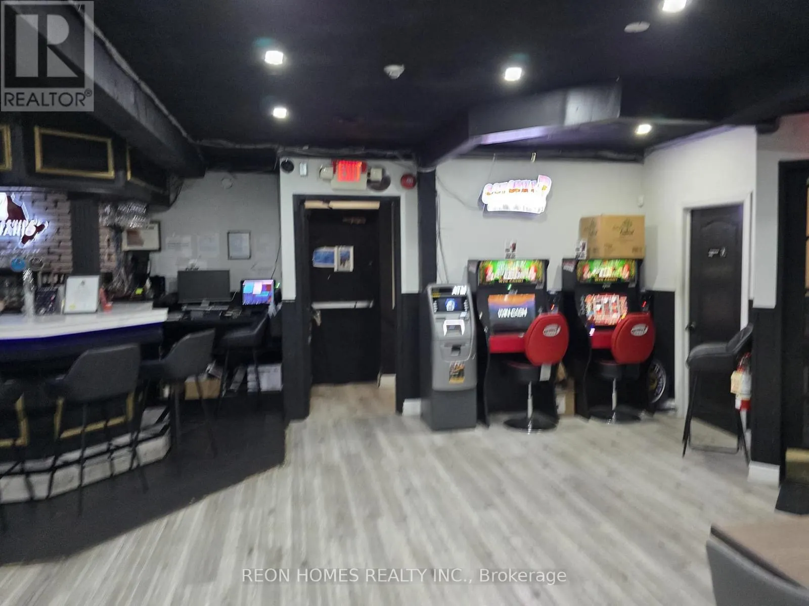 926 SIMCOE STREET N
